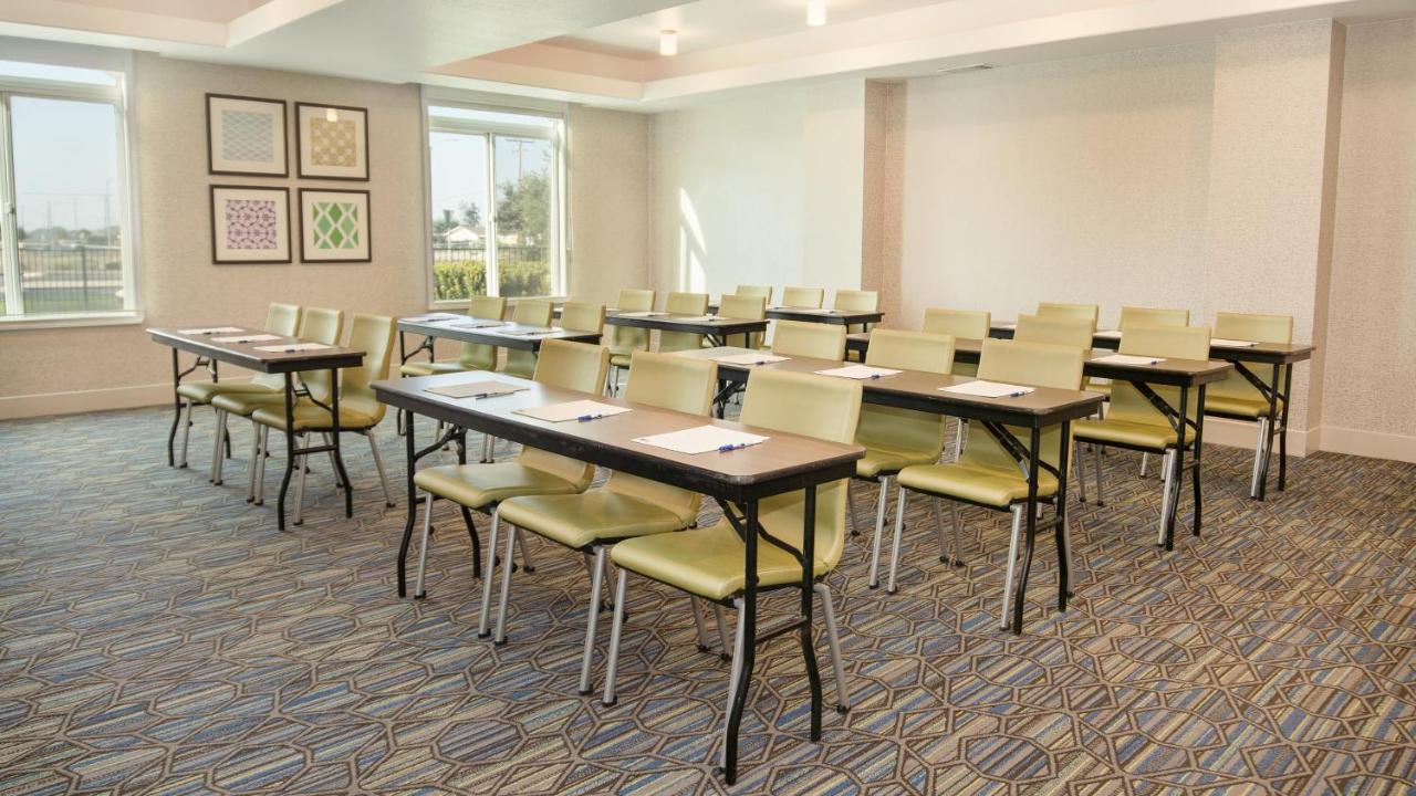 Holiday Inn Express Porterville By Ihg Exterior foto
