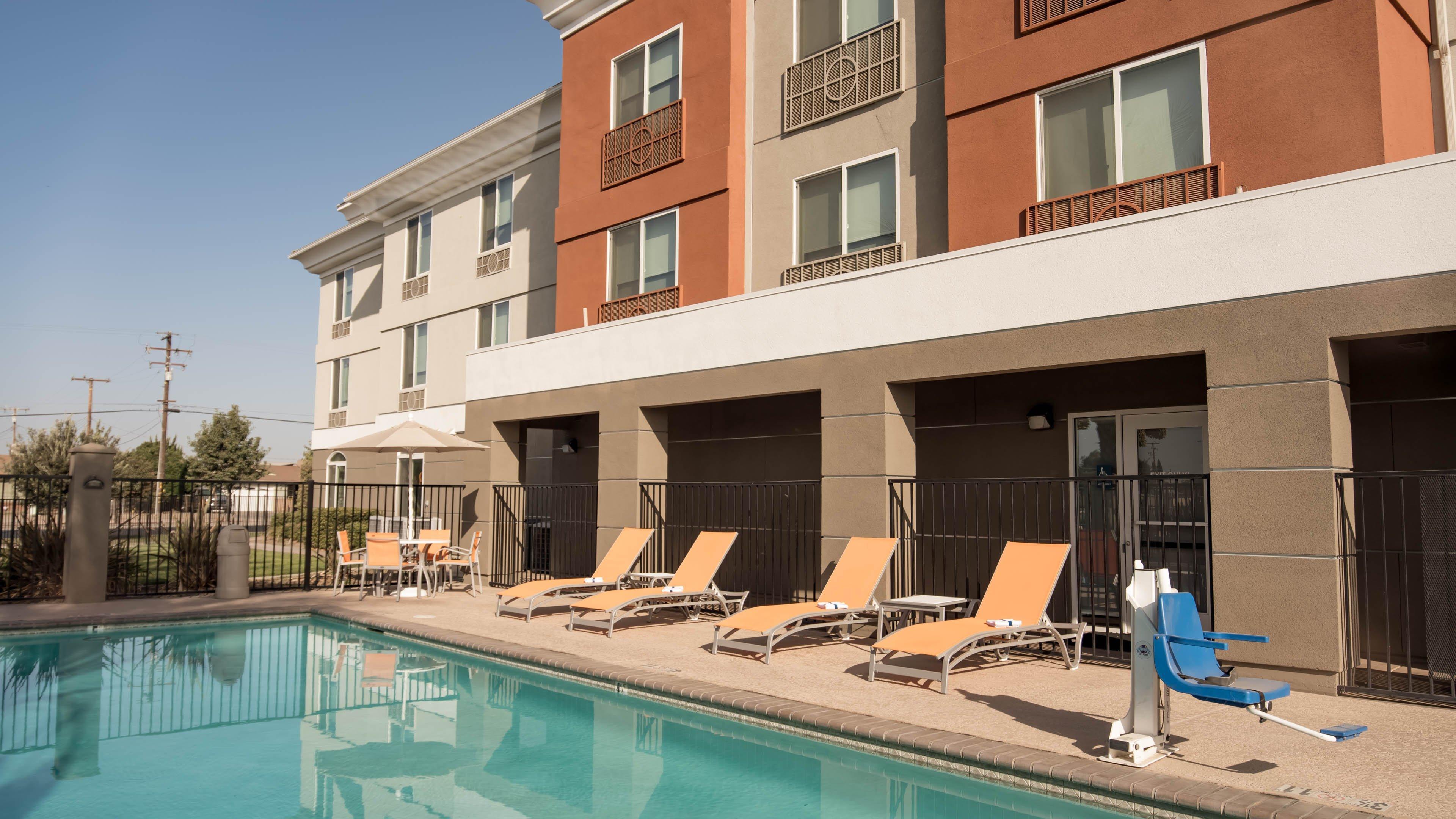 Holiday Inn Express Porterville By Ihg Exterior foto